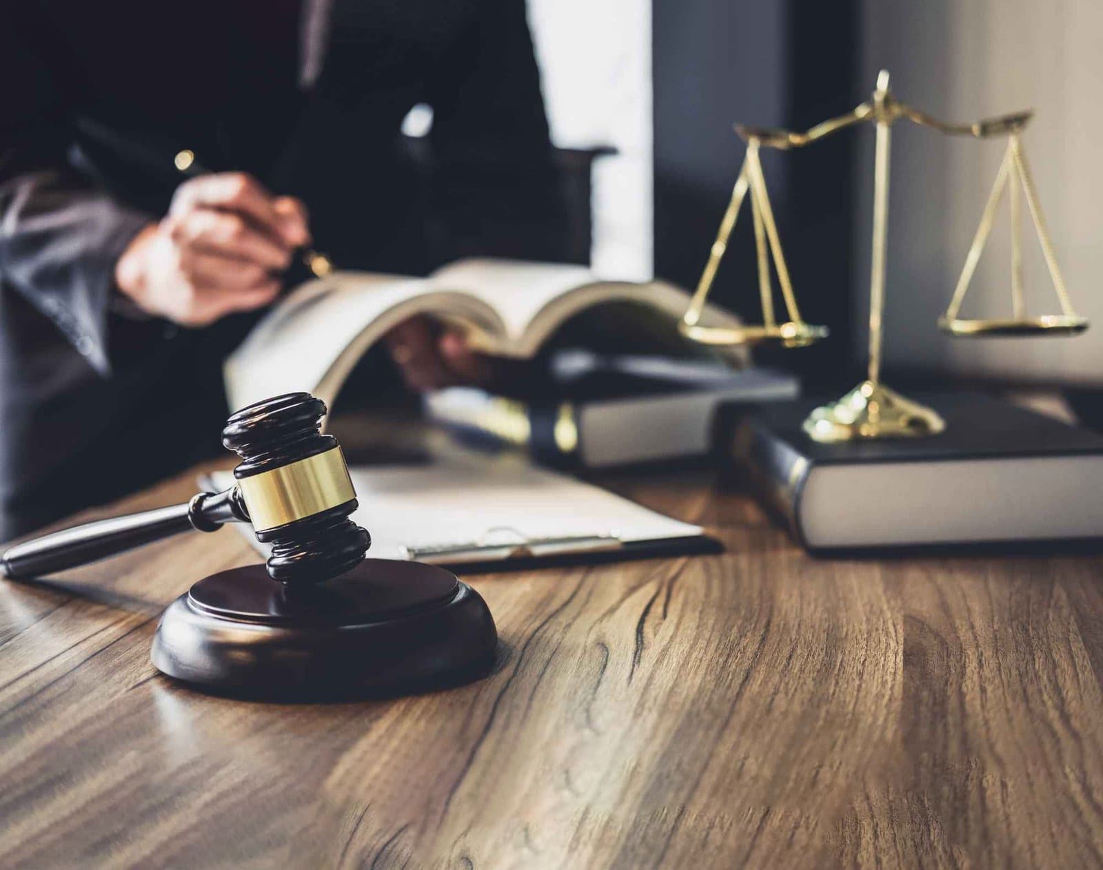 جرائم الأموال والاختلاس في الشركات: الخط الفاصل بين الخطأ الإداري والجناية